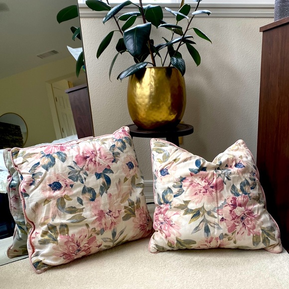 Other - Set of 2 rose throw pillows
